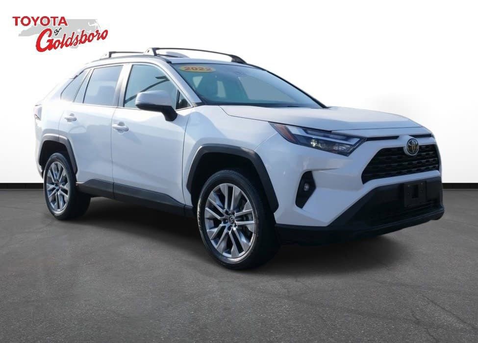 Used 2022 Toyota RAV4 XLE Premium image 4