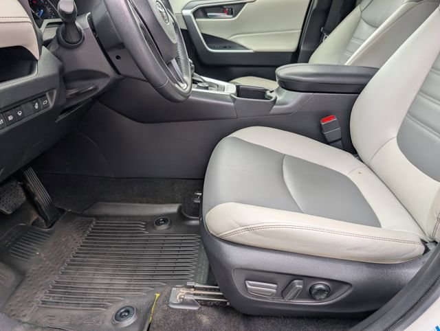 Used 2022 Toyota RAV4 XLE Premium AWD/4WD image 15