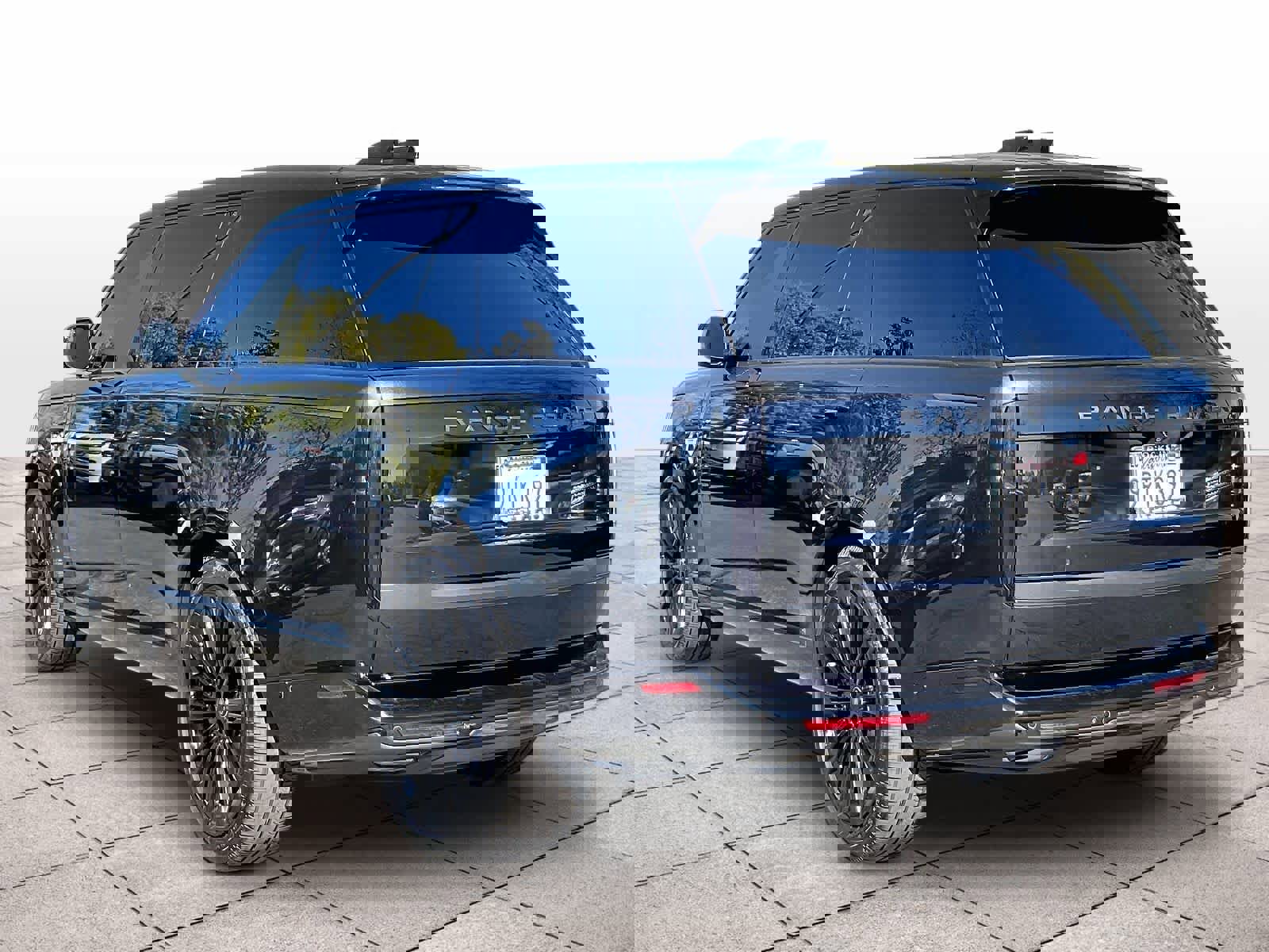 Used 2025 Land Rover Range Rover Long Wheelbase SE image 14