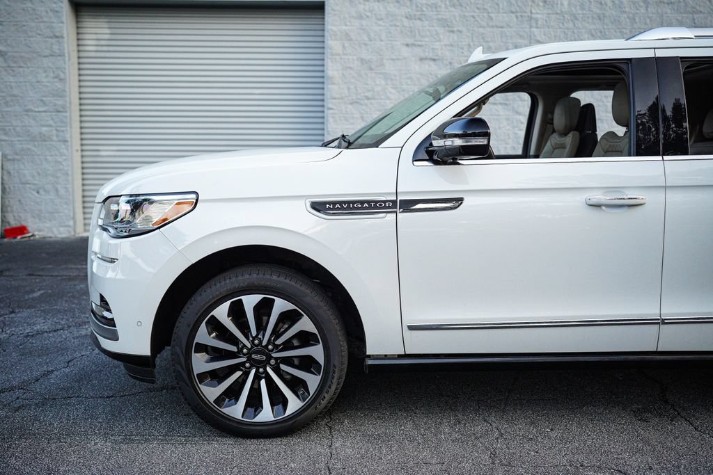 Used 2023 Lincoln Navigator L Reserve AWD/4WD image 10