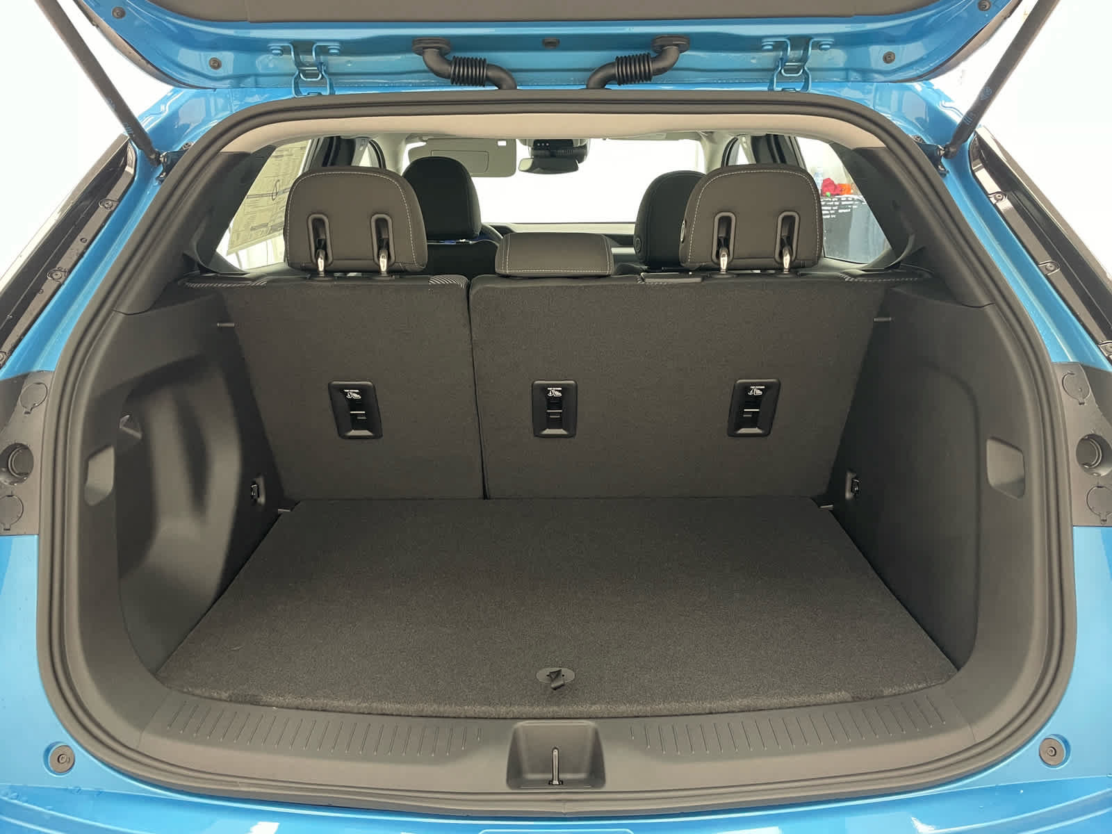 New 2027 Chevrolet Bolt LT w/ Comfort Package FWD image 13