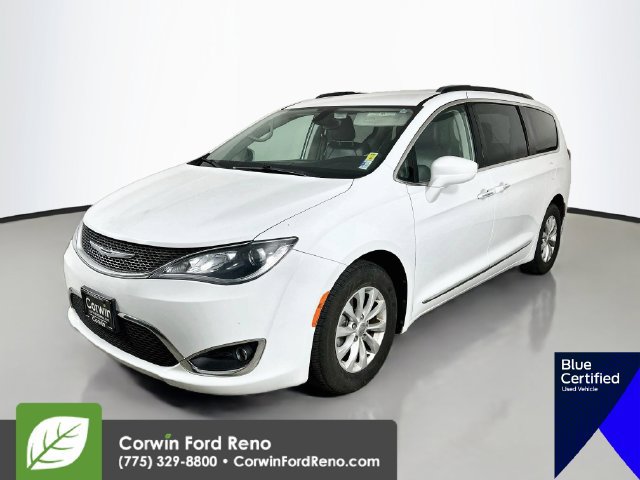 Used 2017 Chrysler Pacifica Touring-L FWD image 3