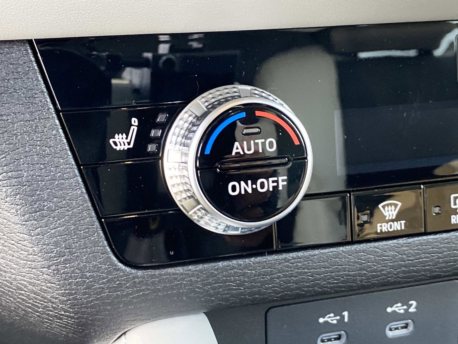 New 2026 Mitsubishi Outlander SE image 13