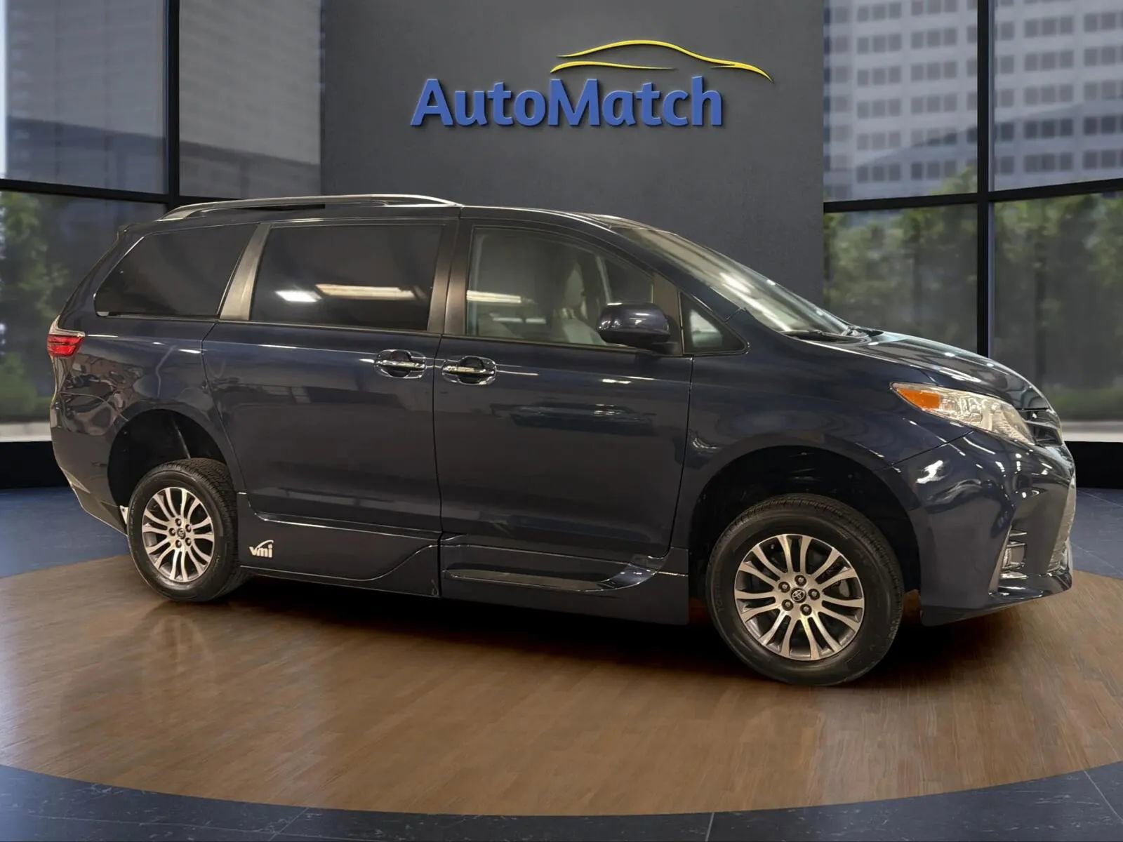 Used 2019 Toyota Sienna XLE FWD image 13