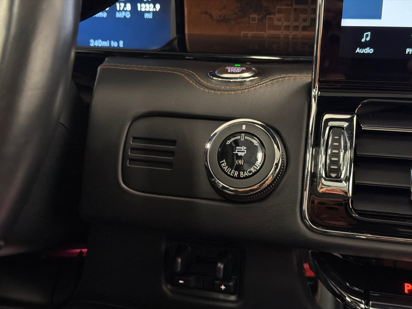 Used 2023 Lincoln Navigator Black Label AWD/4WD image 33