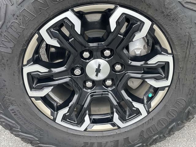 Used 2023 Chevrolet Silverado 1500 ZR2 image 4