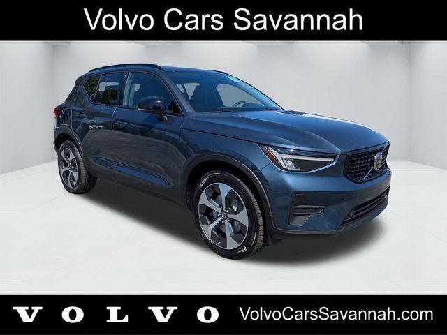 New 2026 Volvo XC40 B5 Core w/ Climate Package