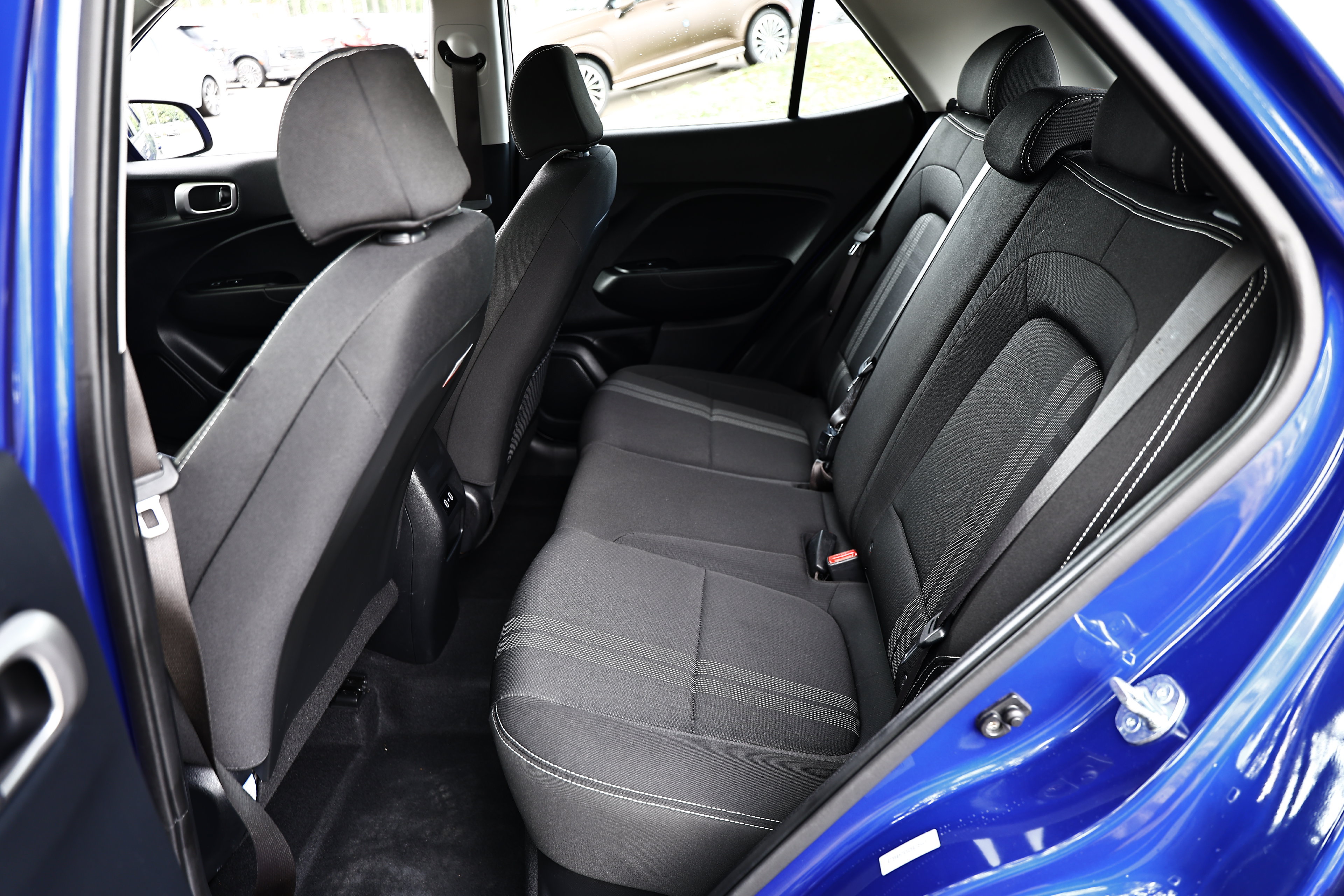 Used 2025 Hyundai Venue SEL FWD image 25