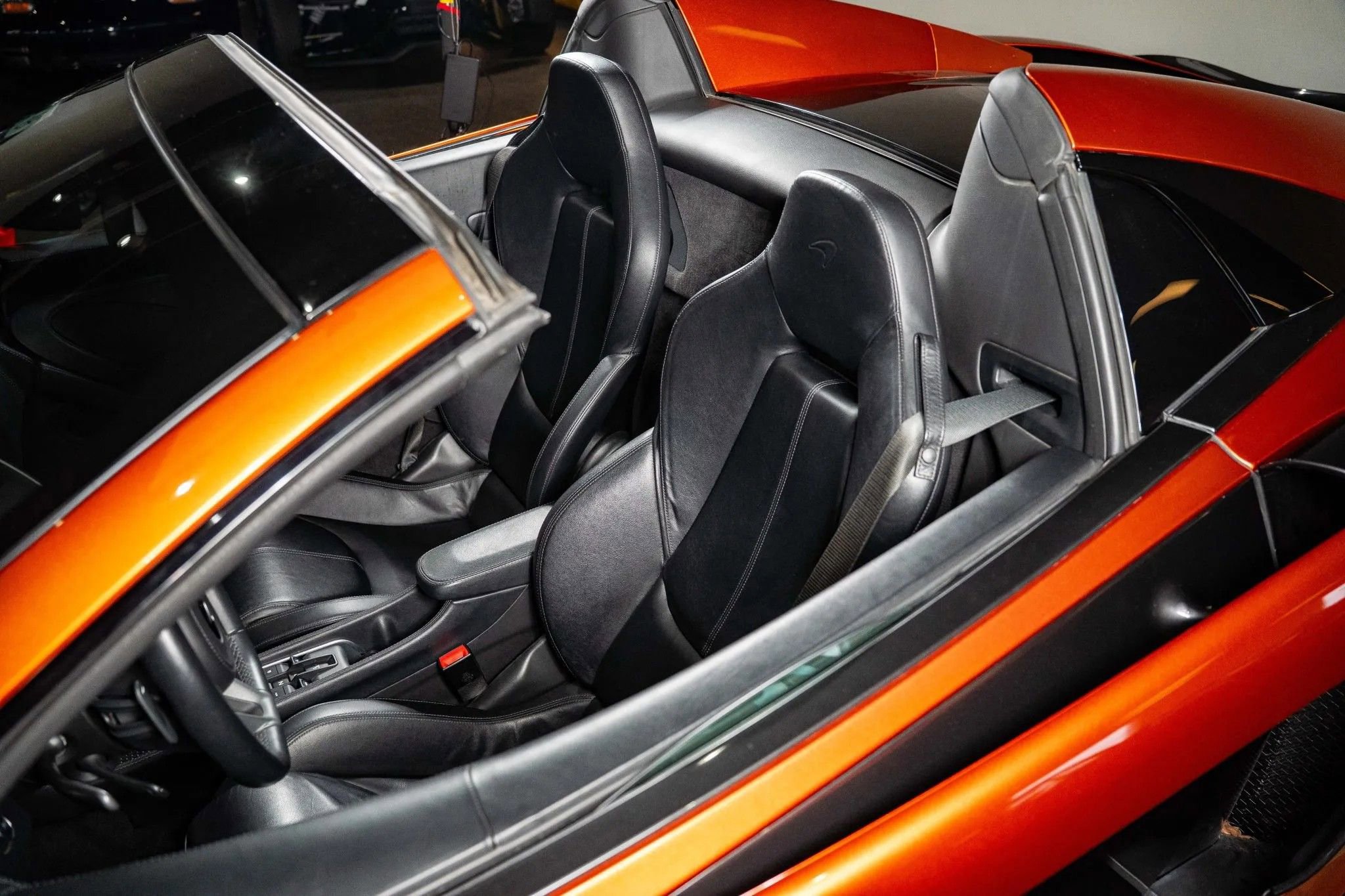 Used 2019 McLaren 570S Spider RWD image 2