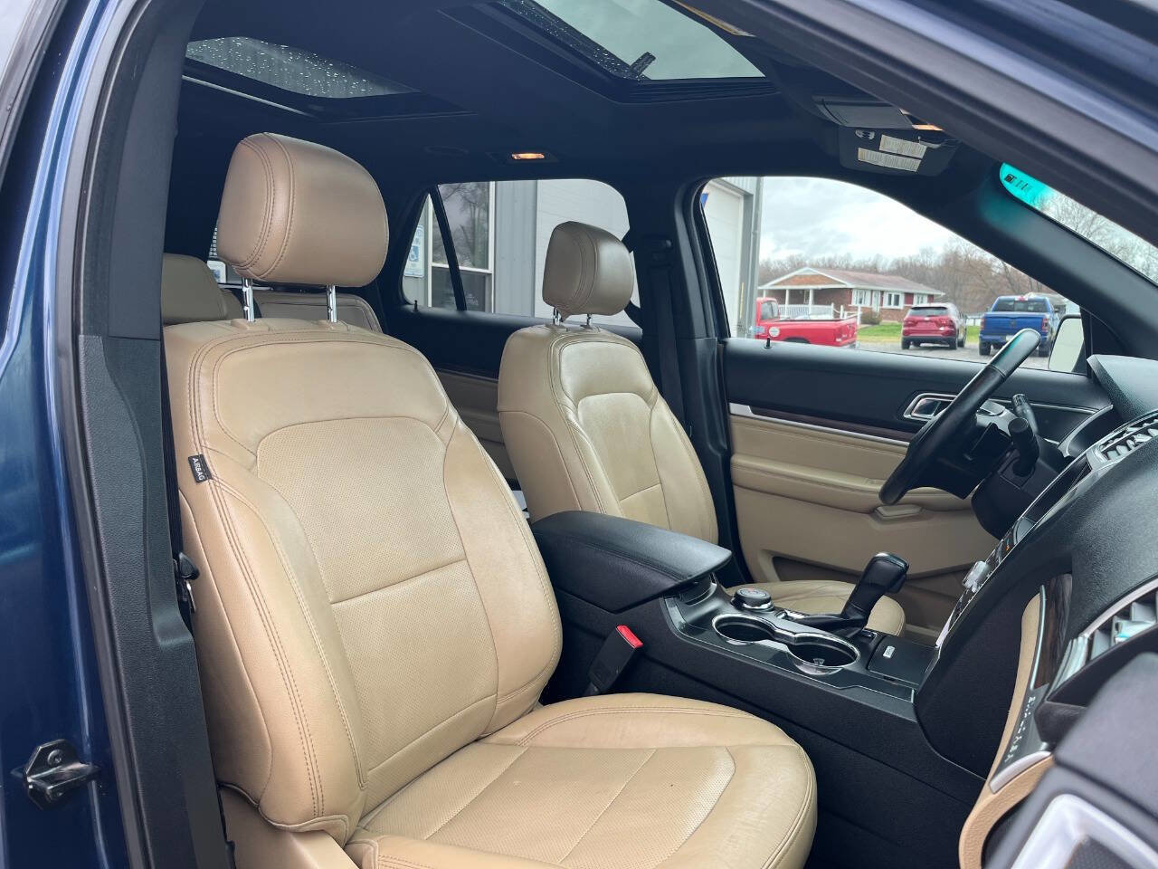 Used 2017 Ford Explorer Limited w/ Equipment Group 301A image 8