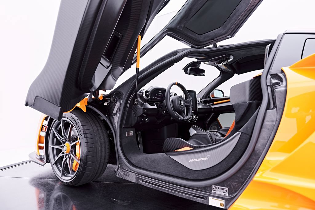 Used 2019 McLaren Senna RWD image 59