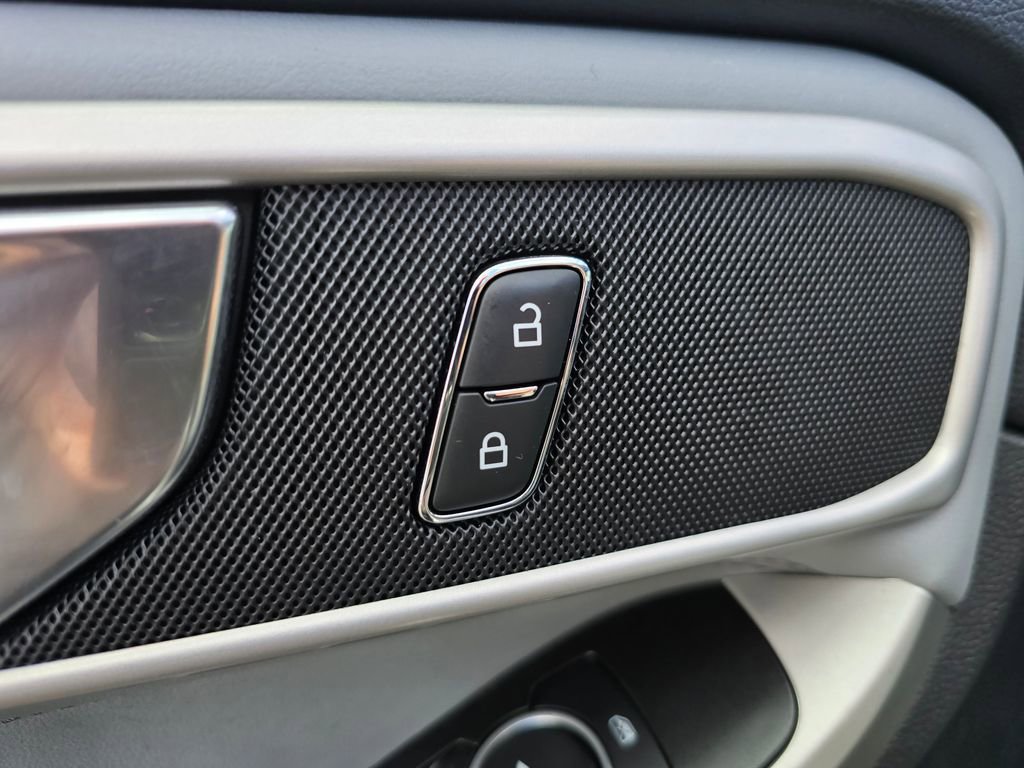 Used 2022 Ford Explorer XLT w/ Equipment Group 202A image 18