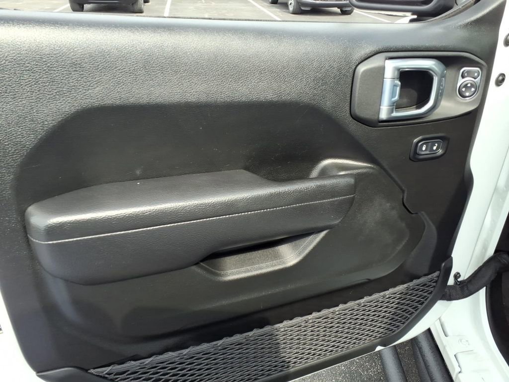 Used 2022 Jeep Gladiator Sport AWD/4WD image 10