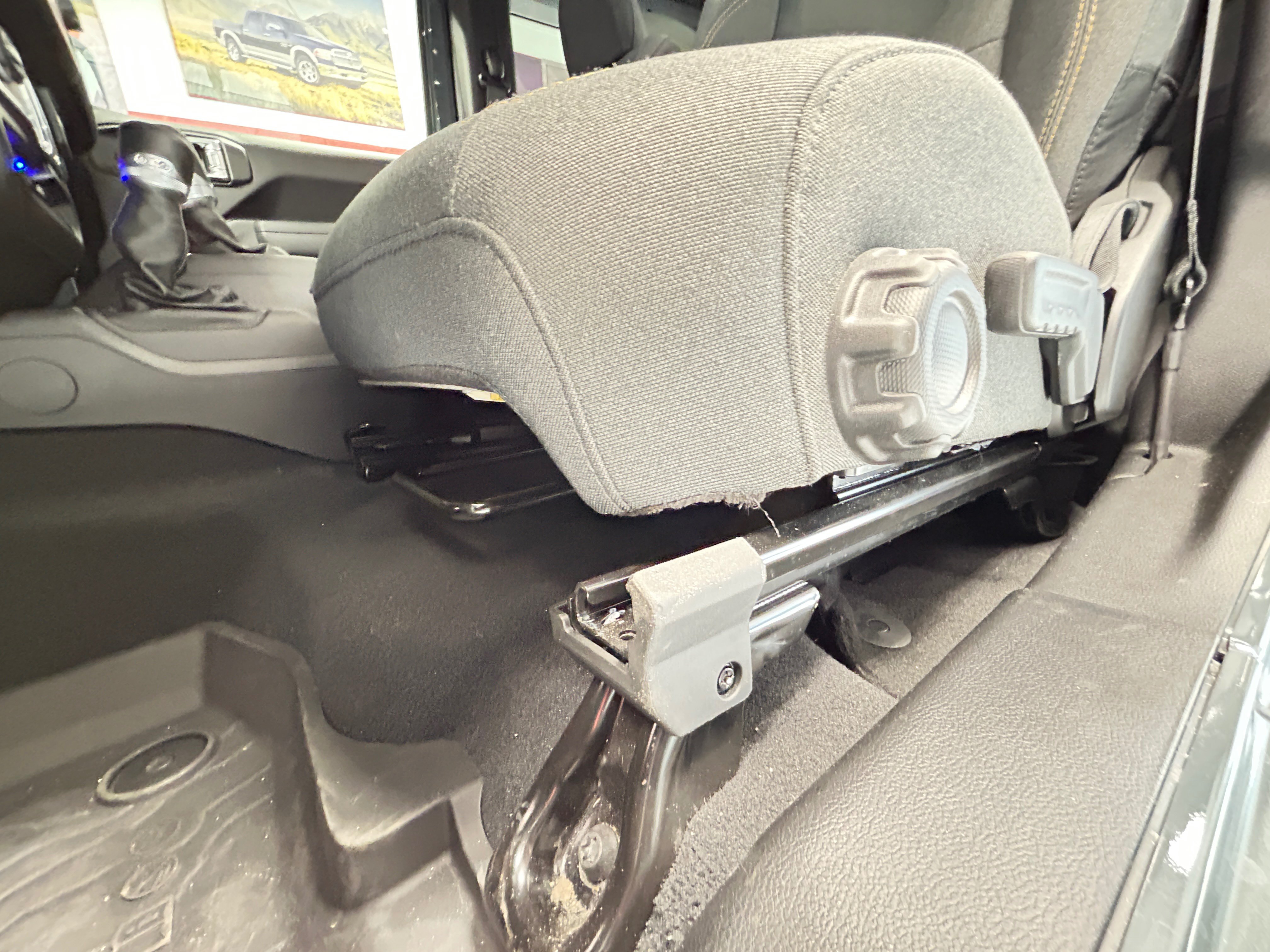 Certified 2025 Jeep Wrangler Sport AWD/4WD image 40
