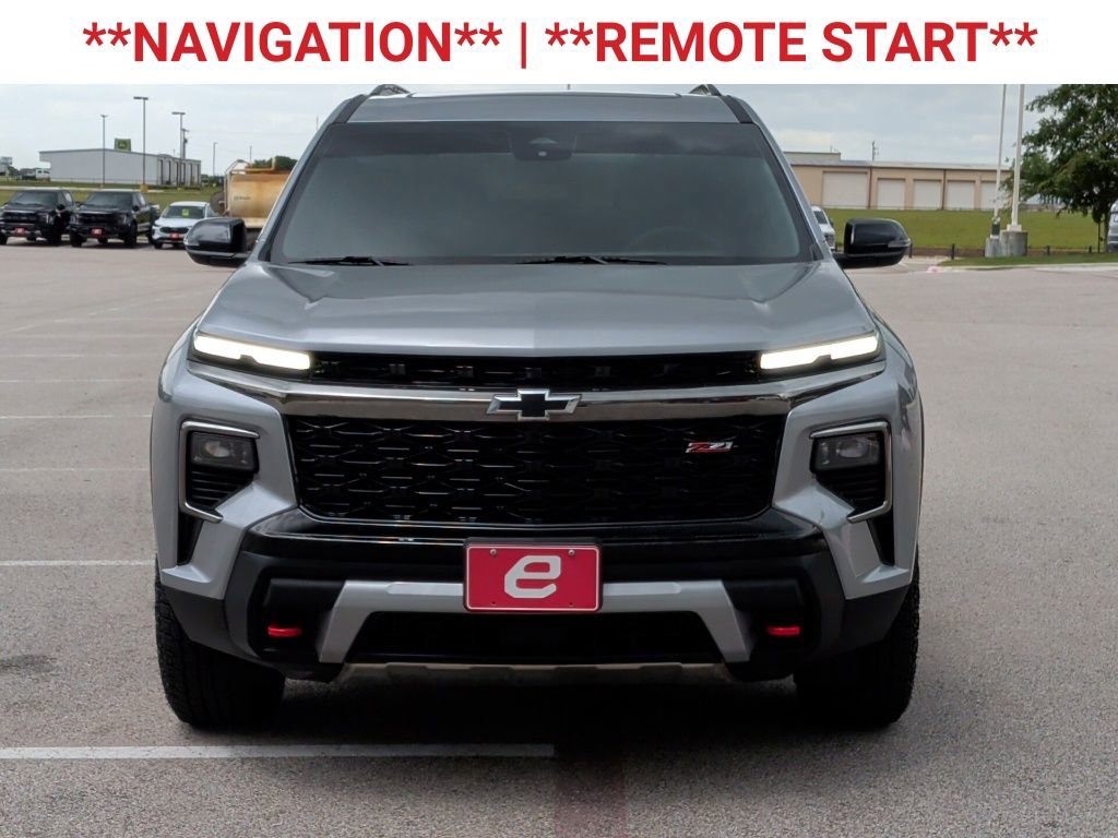 Used 2025 Chevrolet Traverse Z71 AWD/4WD image 2