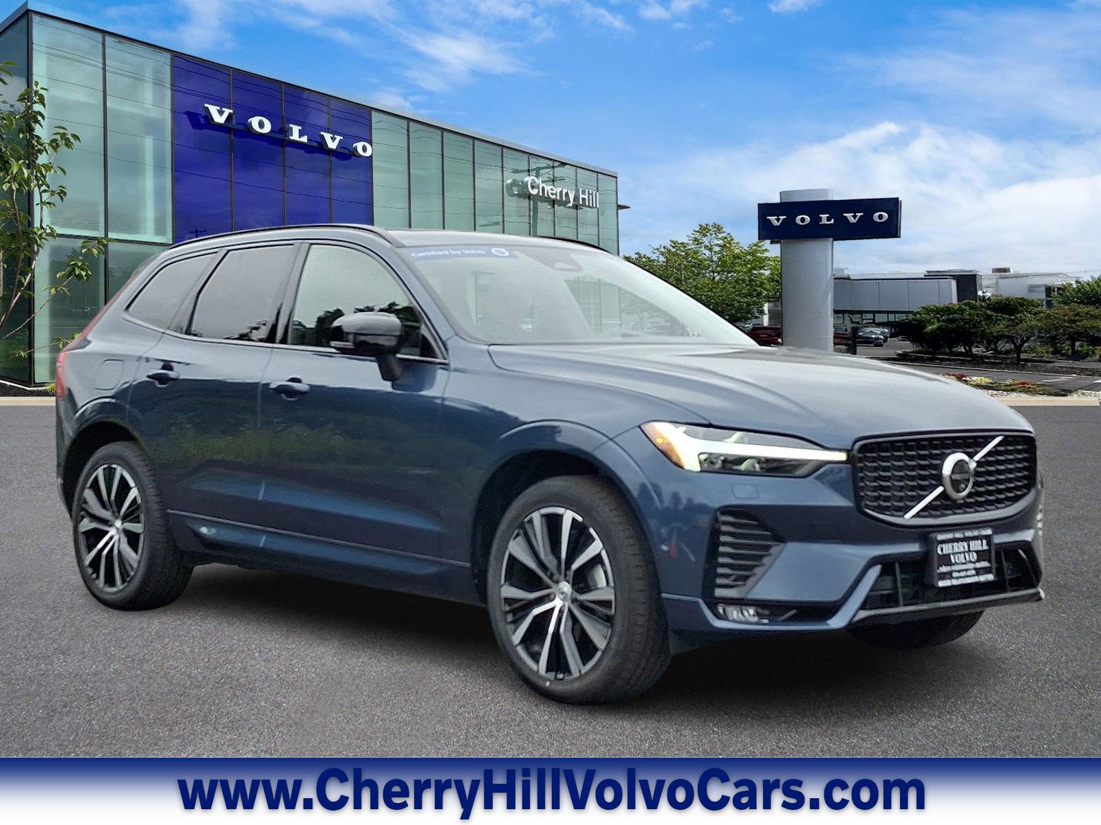 New 2025 Volvo XC60 B5 Plus w/ Protection Package Premier