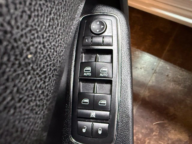 Used 2014 Chrysler 300 AWD w/ Driver Convenience Group image 14