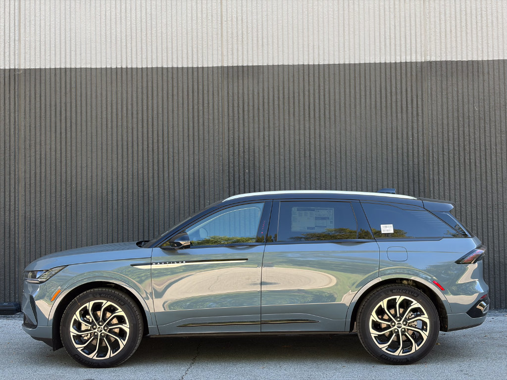New 2026 Lincoln Nautilus Reserve AWD/4WD image 4