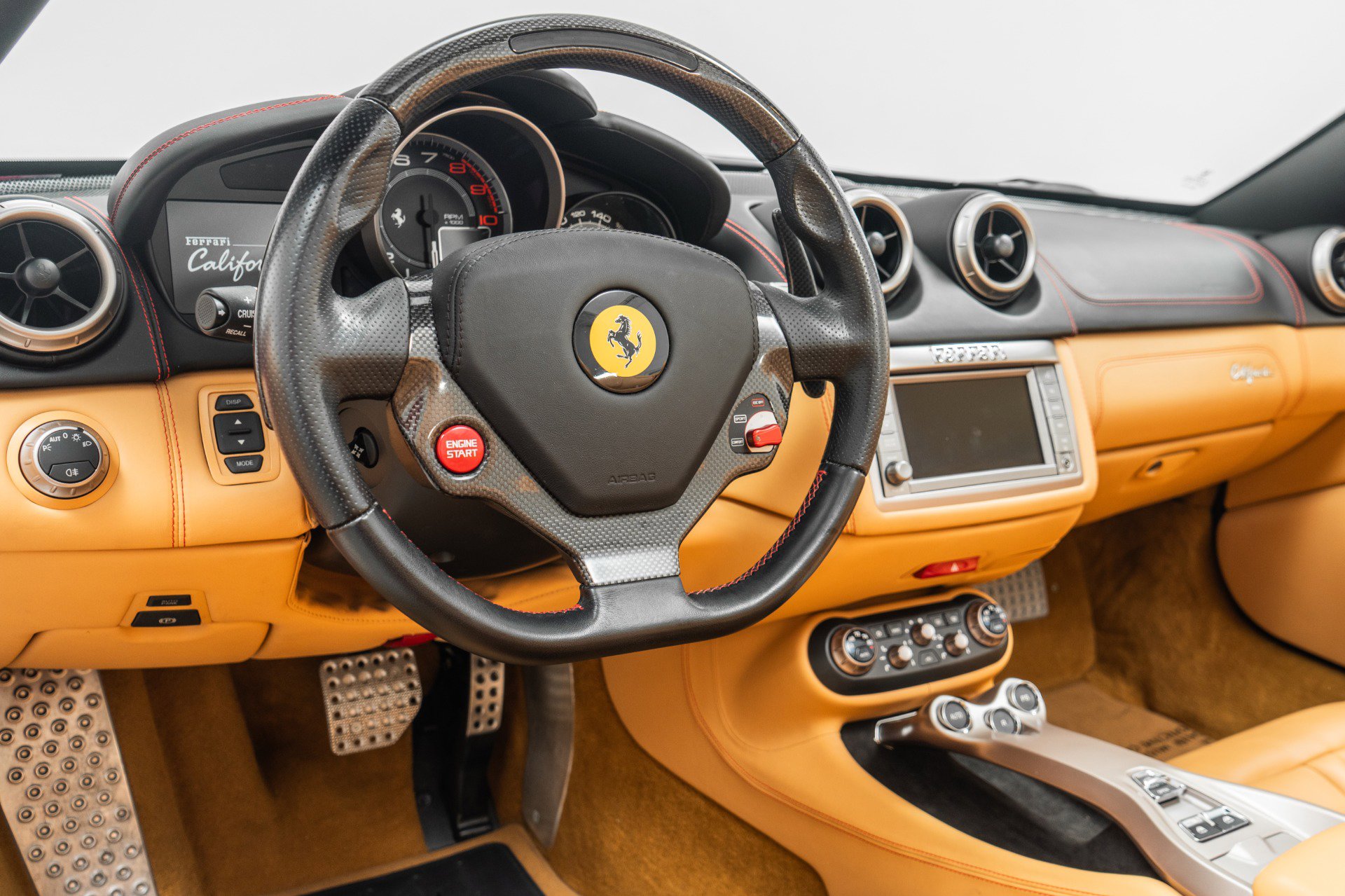 Used 2013 Ferrari California RWD image 13