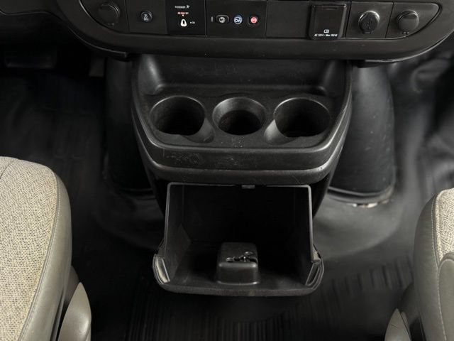 Used 2017 GMC Savana 3500 Extended RWD image 10