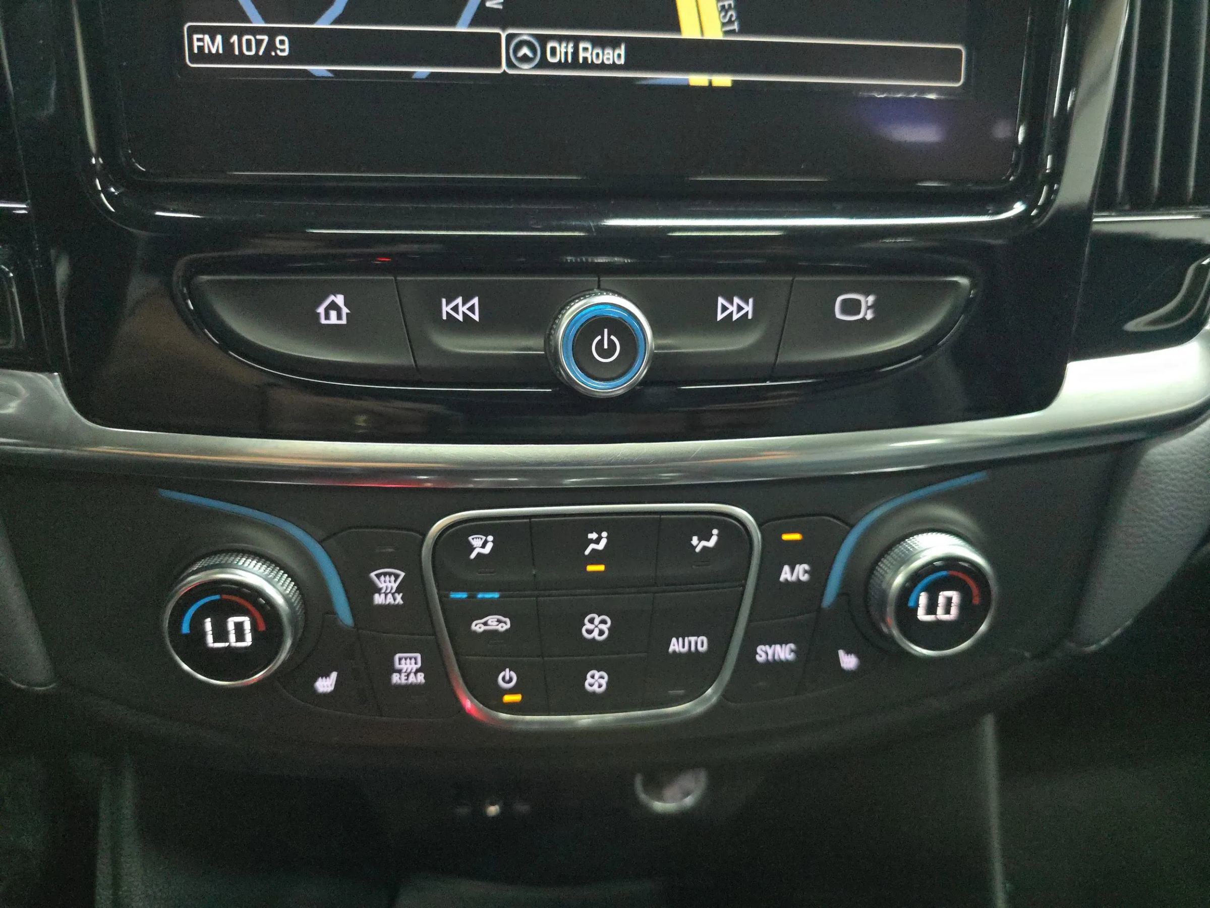 Used 2019 Chevrolet Traverse LT w/ LT Premium Package image 24