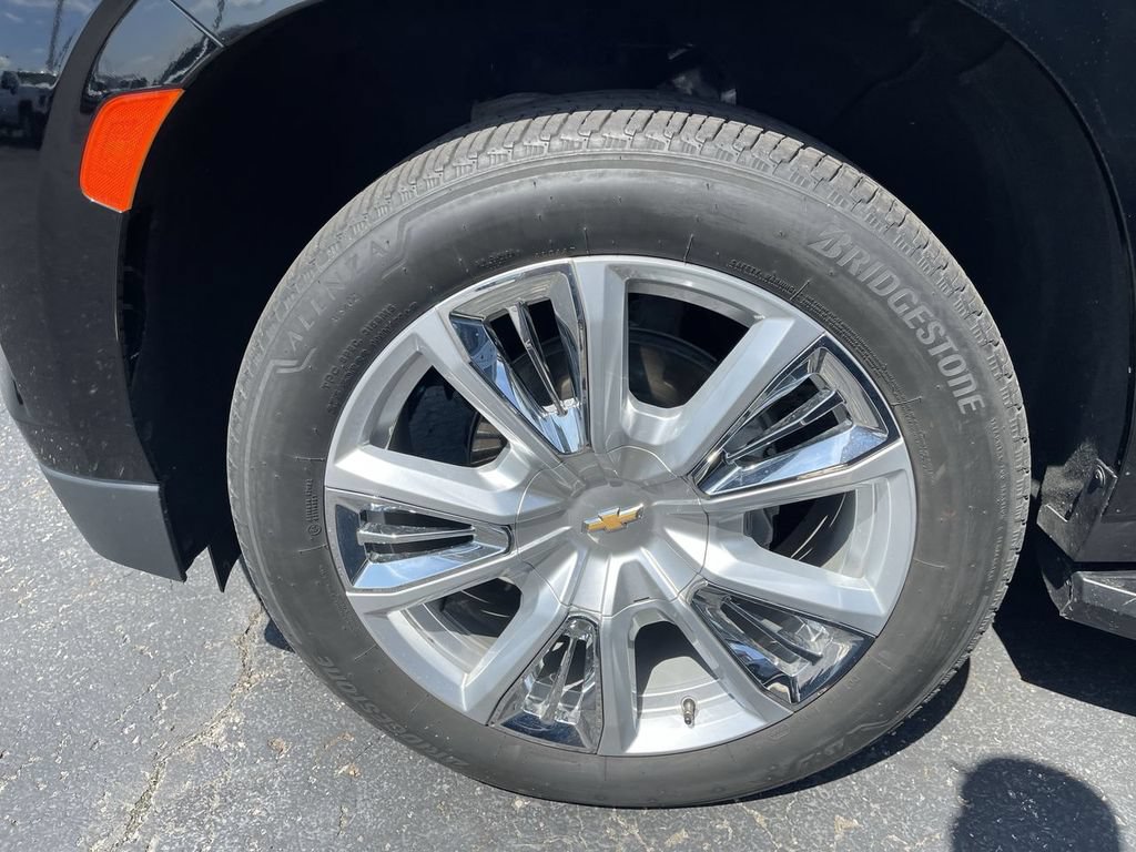 Used 2023 Chevrolet Suburban High Country w/ Max Trailering Package AWD/4WD image 2
