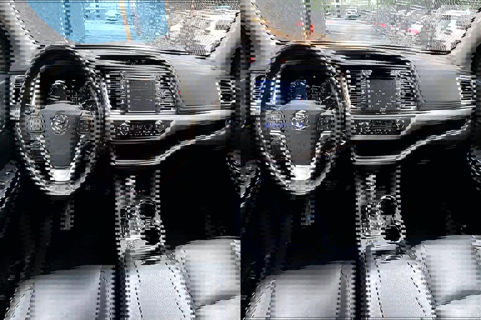 Used 2017 Toyota Highlander XLE AWD/4WD image 16