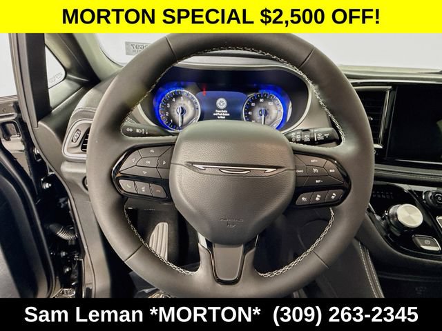 New 2027 Chrysler Pacifica Limited w/ Family Tech Group AWD/4WD image 11