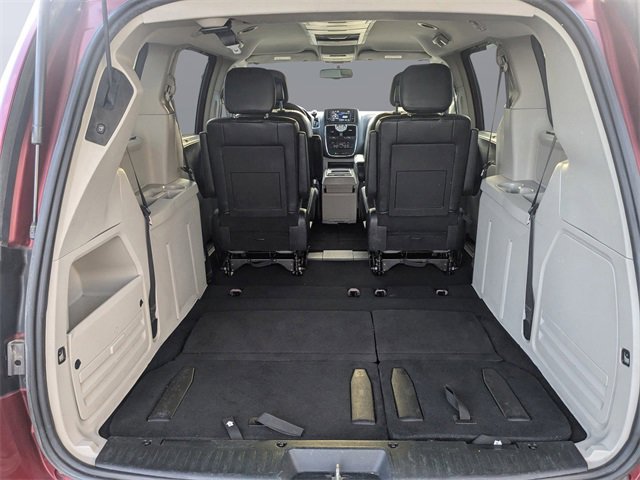 Used 2016 Chrysler Town & Country Touring w/ Driver Convenience Group image 11