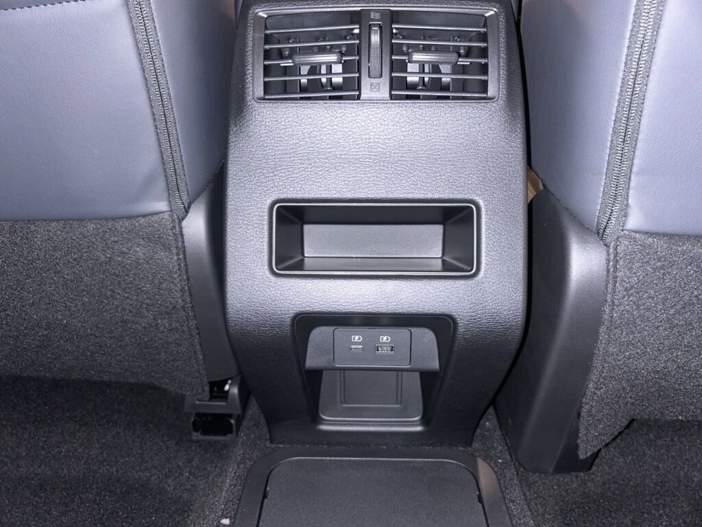 New 2025 Mitsubishi Outlander SE image 13