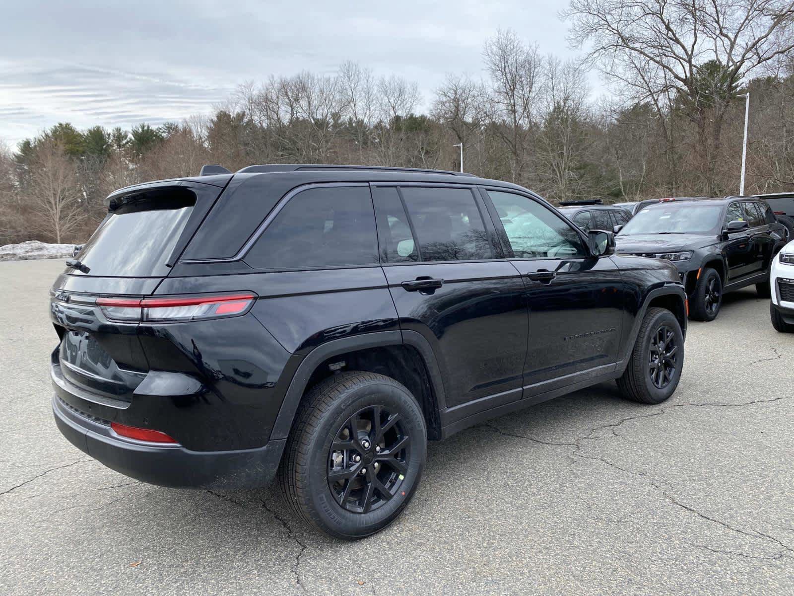 New 2026 Jeep Grand Cherokee Altitude image 3