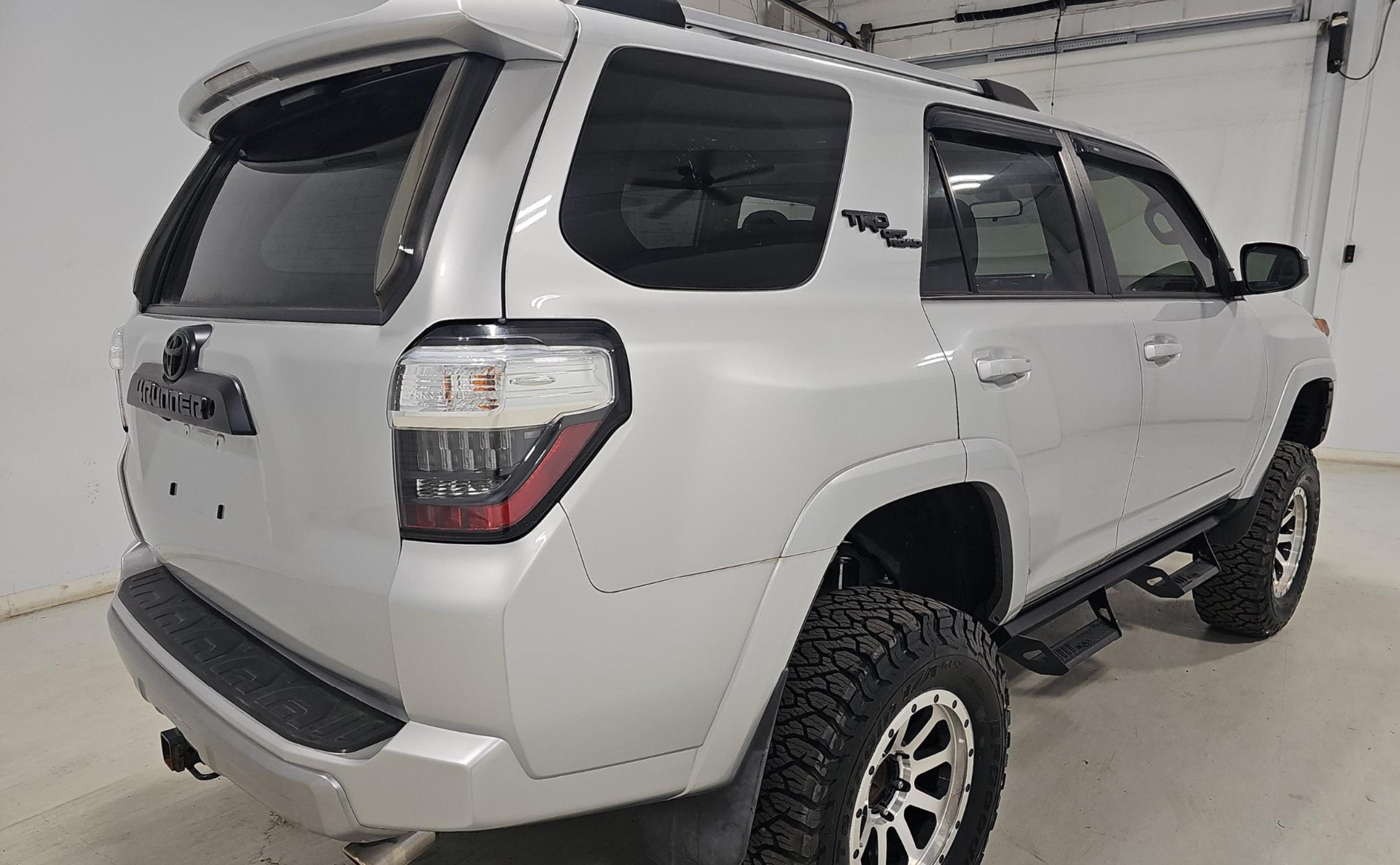 Used 2018 Toyota 4Runner TRD Off-Road AWD/4WD image 3