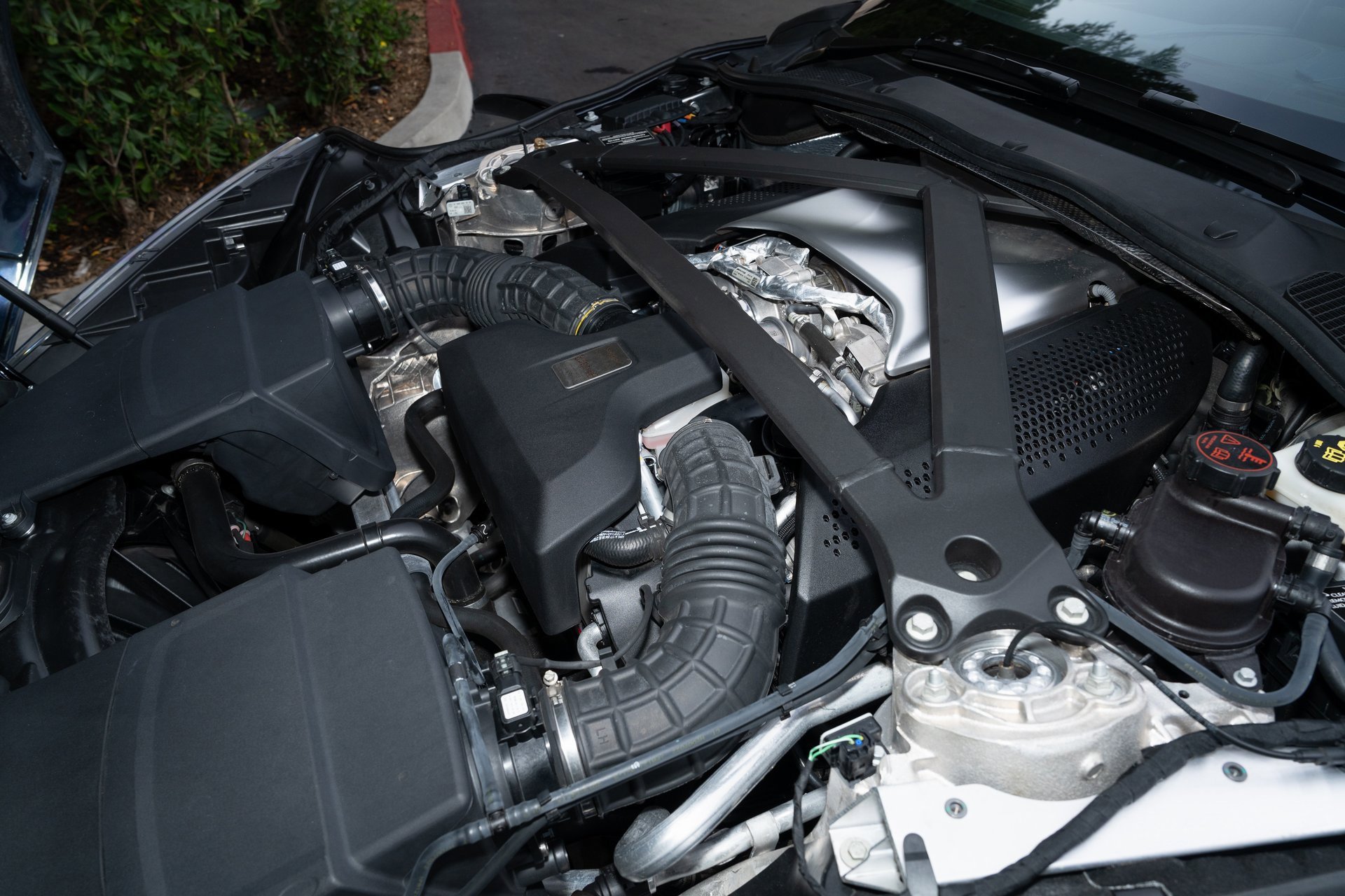 Used 2020 Aston Martin DB11 Coupe image 12