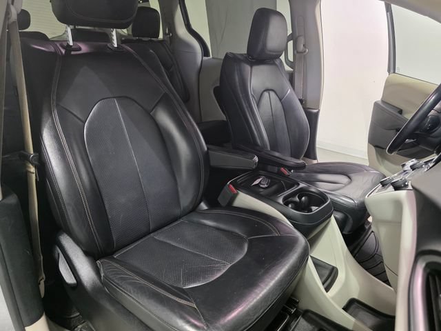 Used 2018 Chrysler Pacifica Touring-L FWD image 32