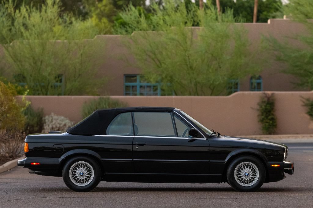 Used 1990 BMW 325i Convertible RWD image 34