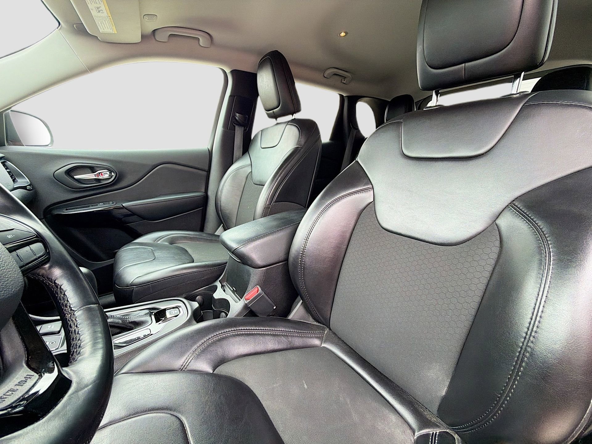 Used 2021 Jeep Cherokee Latitude Plus image 24