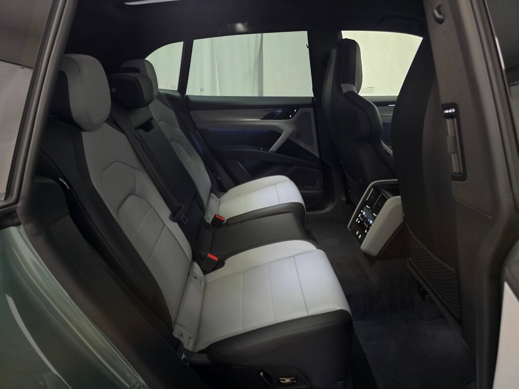 New 2026 Porsche Cayenne Electric AWD/4WD image 24
