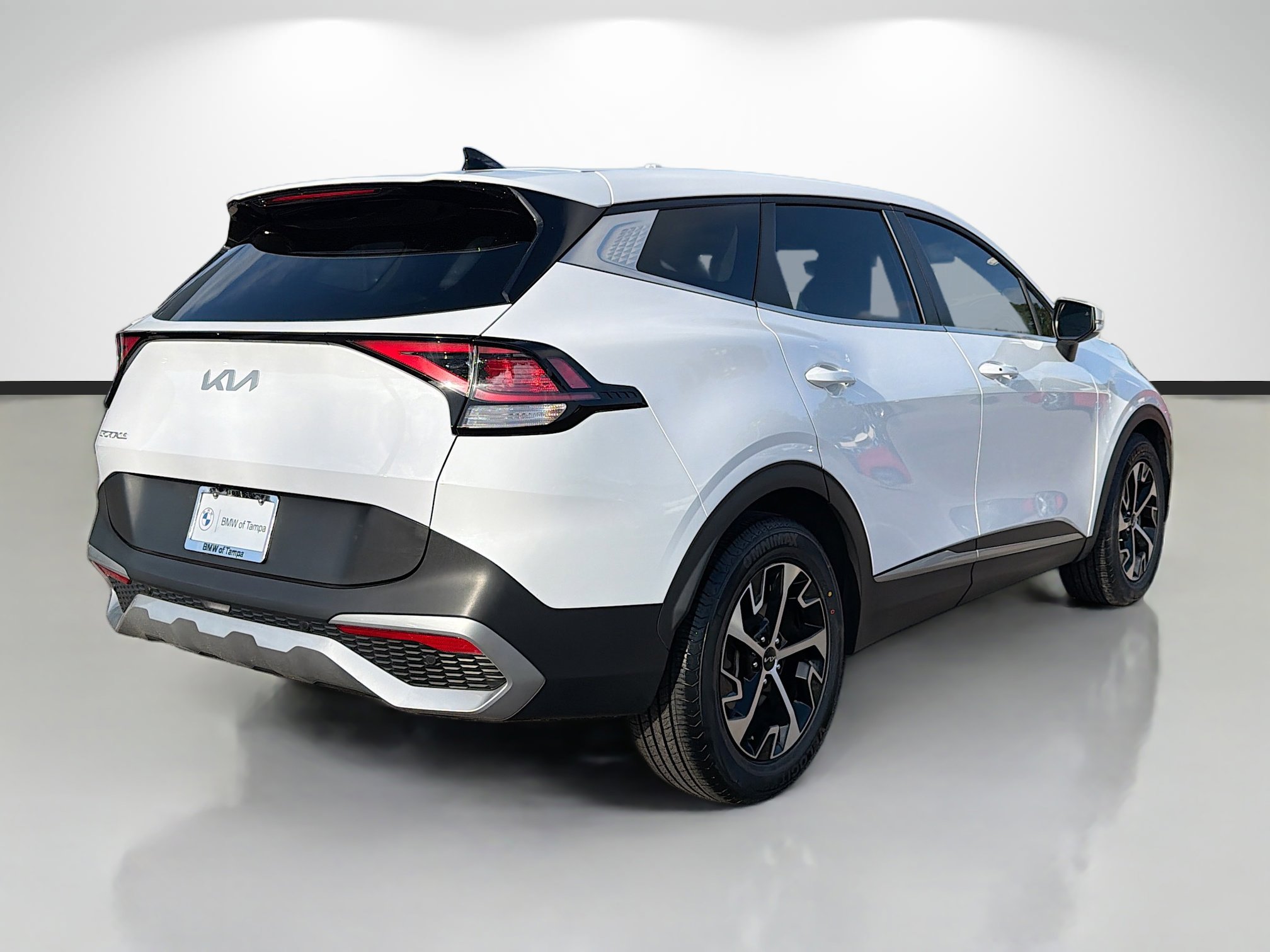 Used 2024 Kia Sportage EX FWD image 3