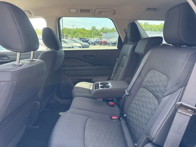 Used 2025 Nissan Pathfinder SV AWD/4WD image 17