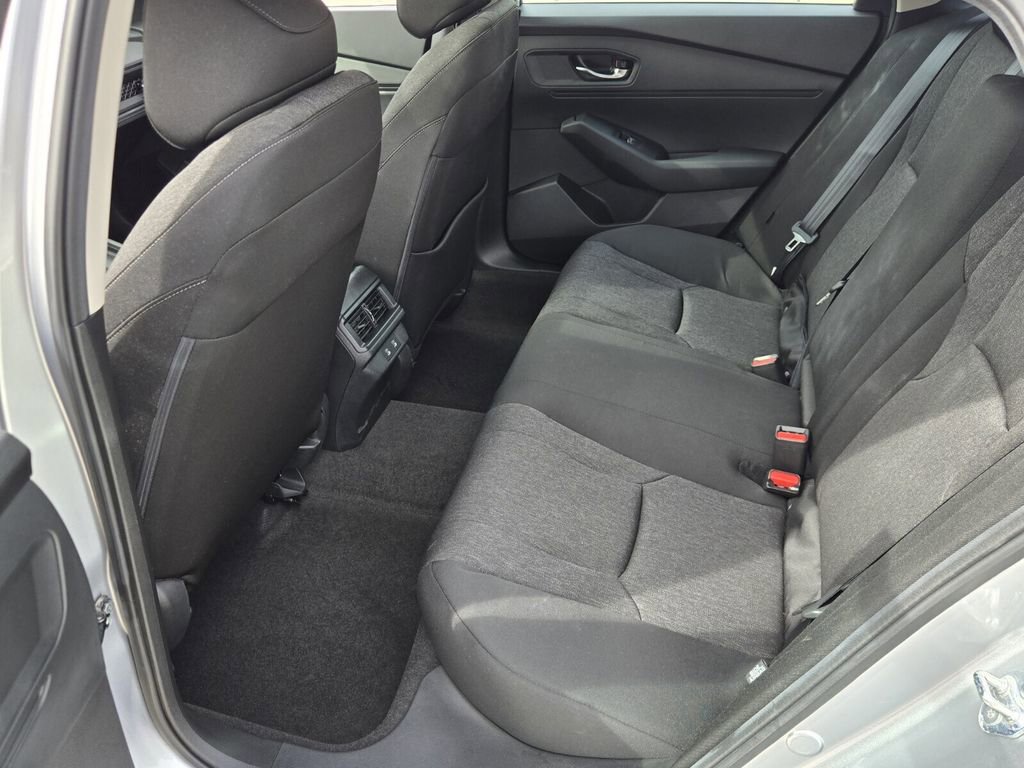 Used 2025 Honda Accord SE image 9