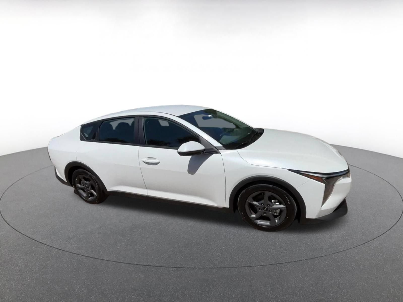 Used 2025 Kia K4 FWD image 2