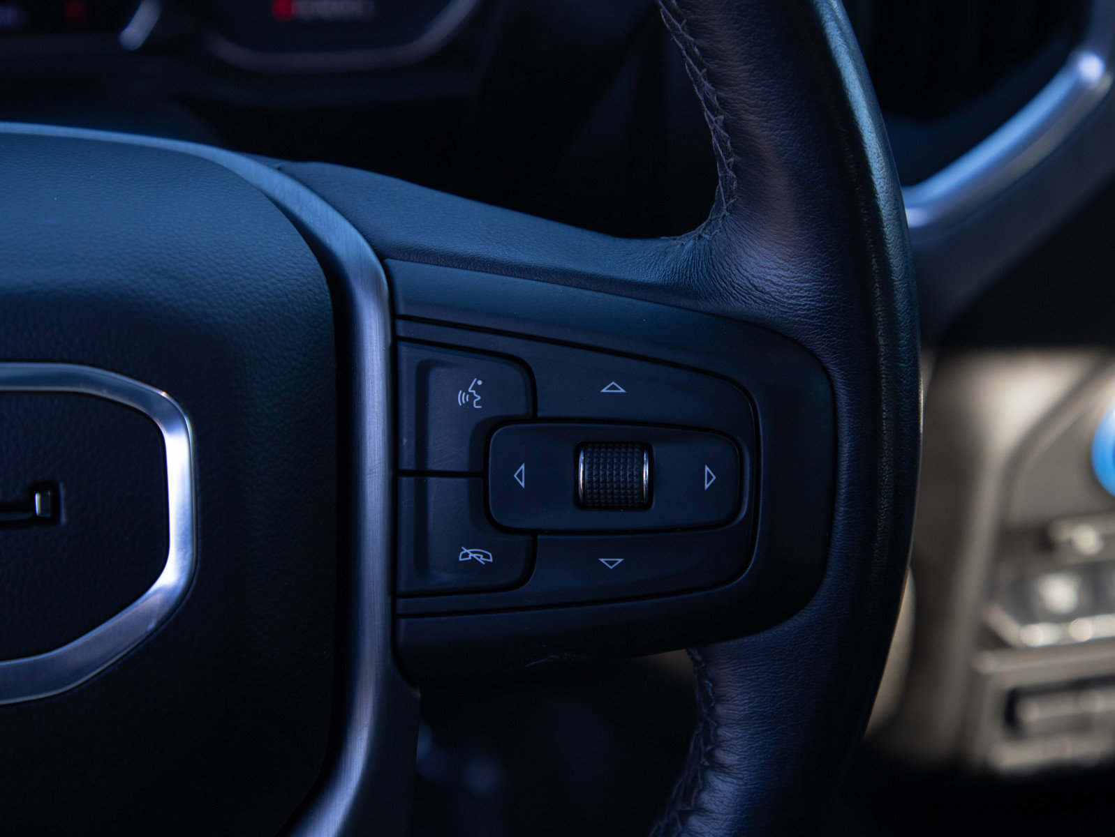 Used 2022 GMC Sierra 3500 Denali w/ Denali Black Diamond Edition image 18