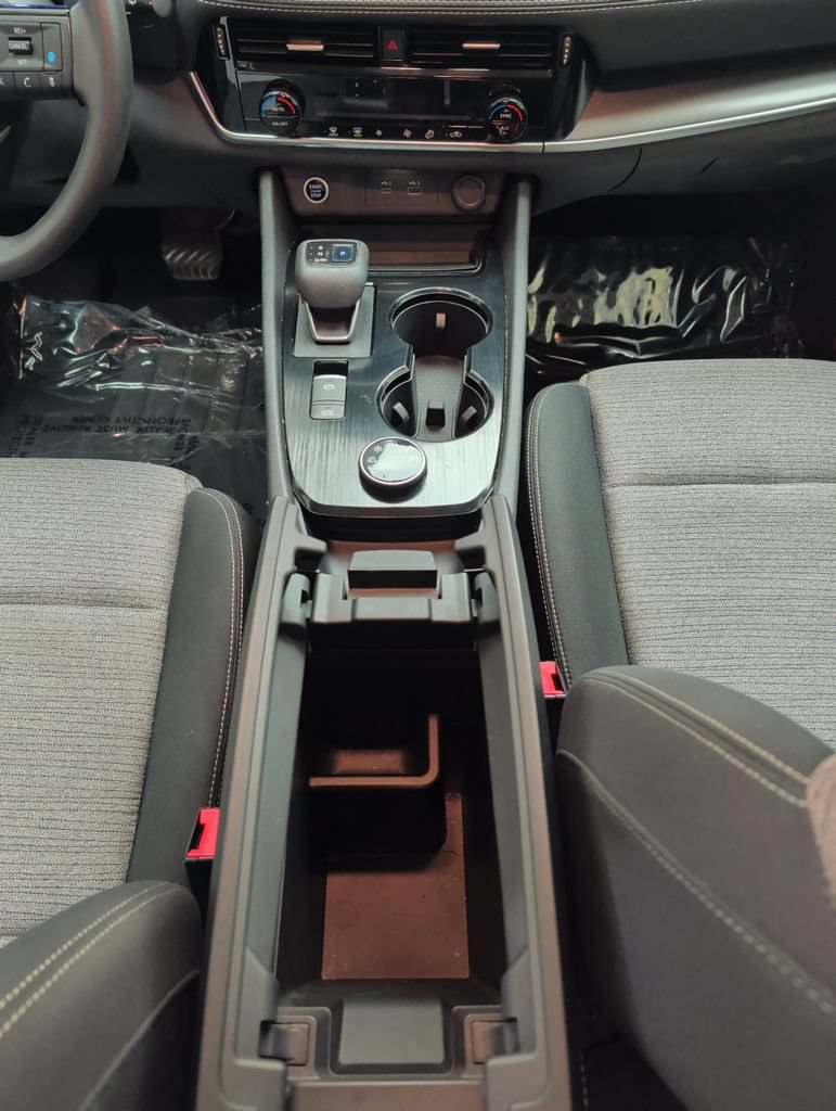 Used 2021 Nissan Rogue SV AWD/4WD image 28