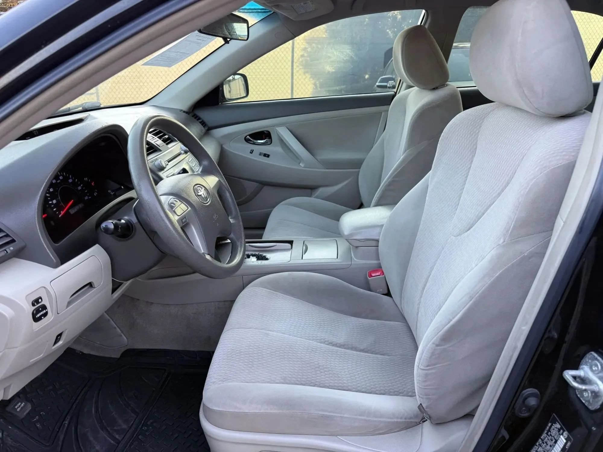 Used 2010 Toyota Camry LE FWD image 2