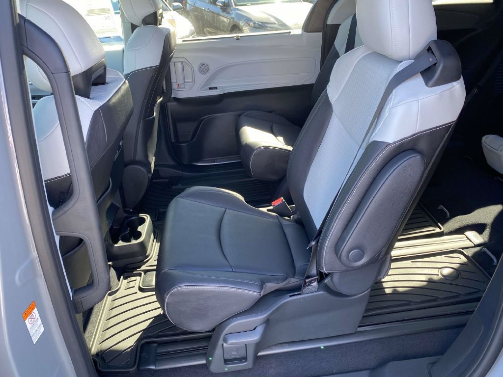 New 2026 Toyota Sienna XSE FWD image 10