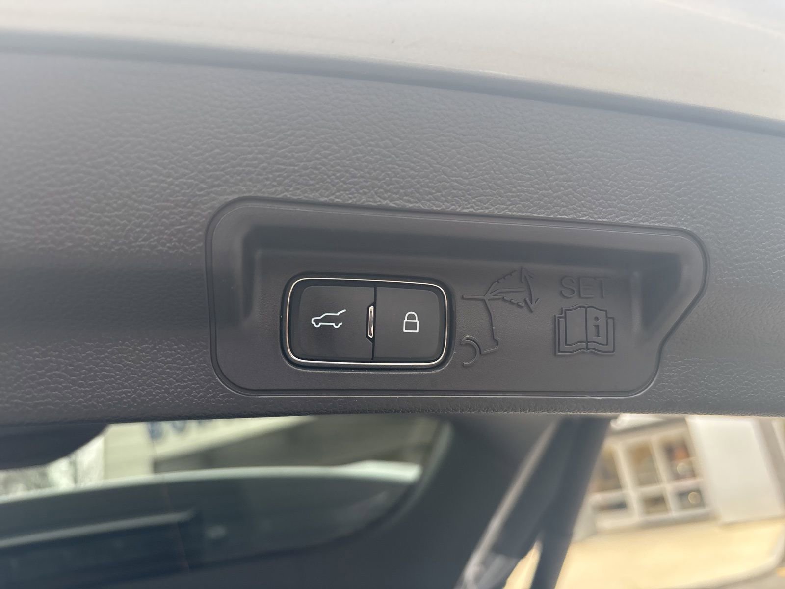 Certified 2022 Ford Explorer XLT w/ Equipment Group 202A image 37