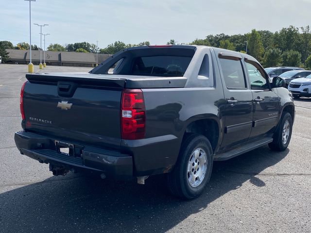Used 2011 Chevrolet Avalanche LT video 2