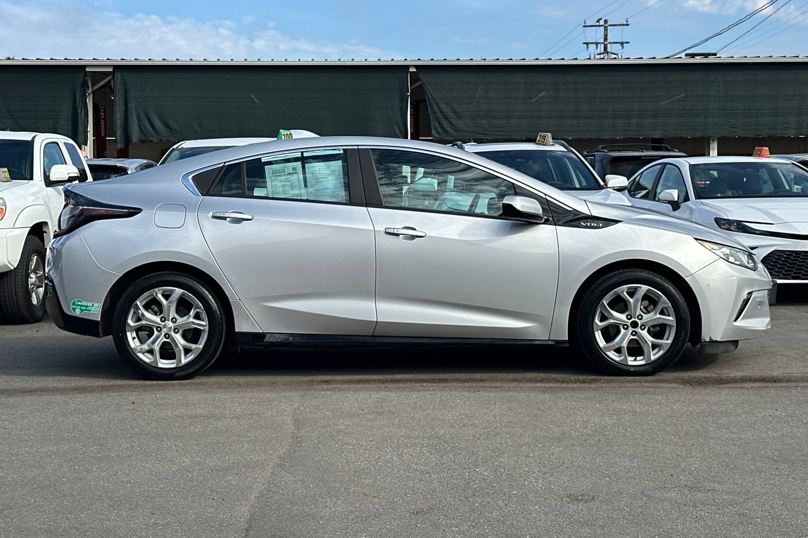 Used 2017 Chevrolet Volt Premier FWD image 3