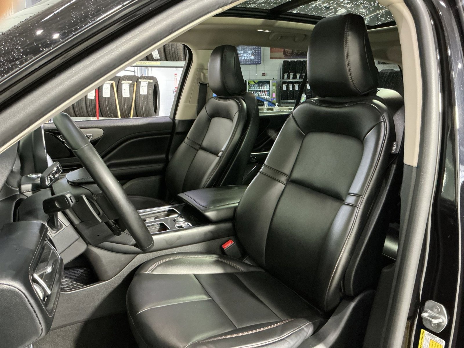 Used 2024 Lincoln Aviator AWD w/ Premium Package image 21