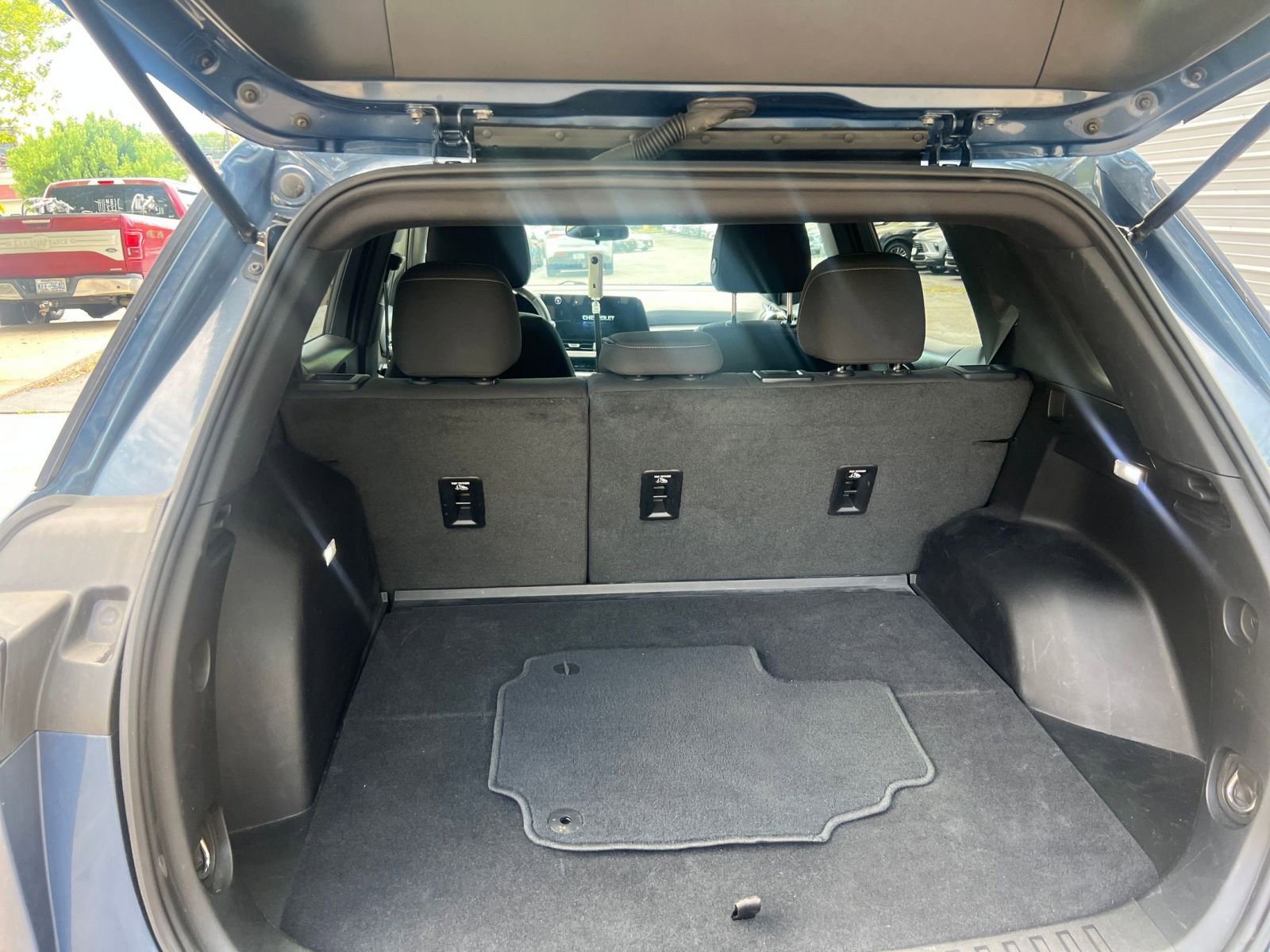 Used 2025 Chevrolet Equinox LT image 25